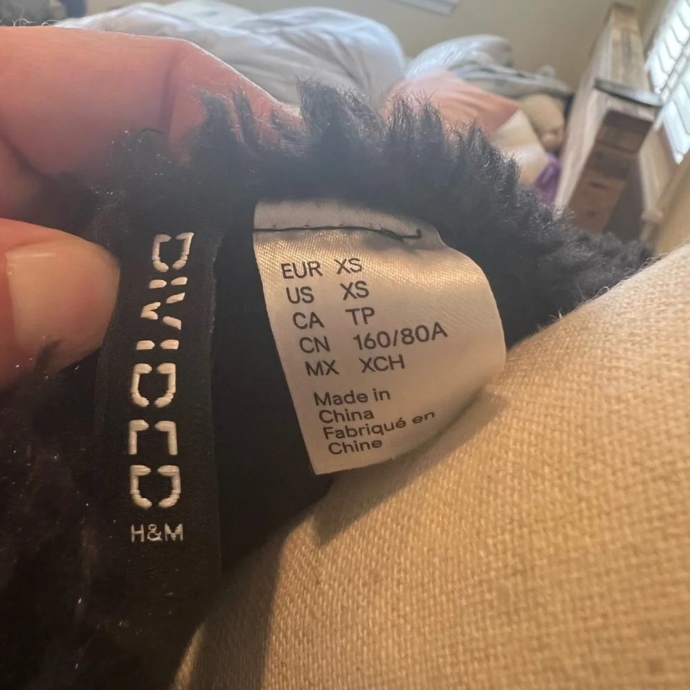 H&M fuzzy little jacket. Light, but fluffy. Slight shimmer in the fabric. - Picture 3 of 4